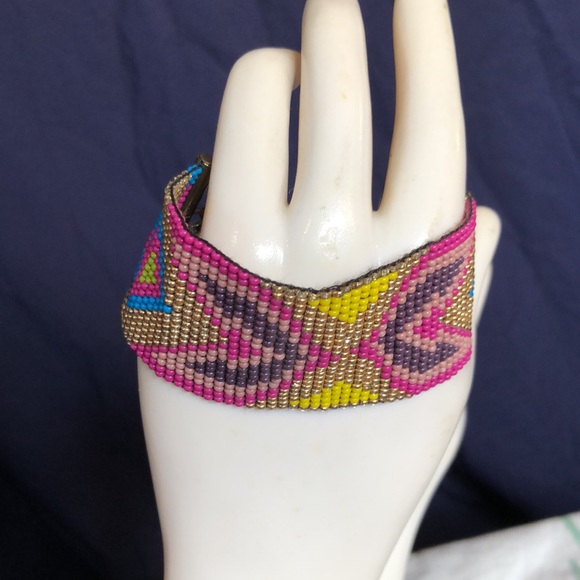 Woven seed bead bracelet with geometric pattern - Picture 2 of 4